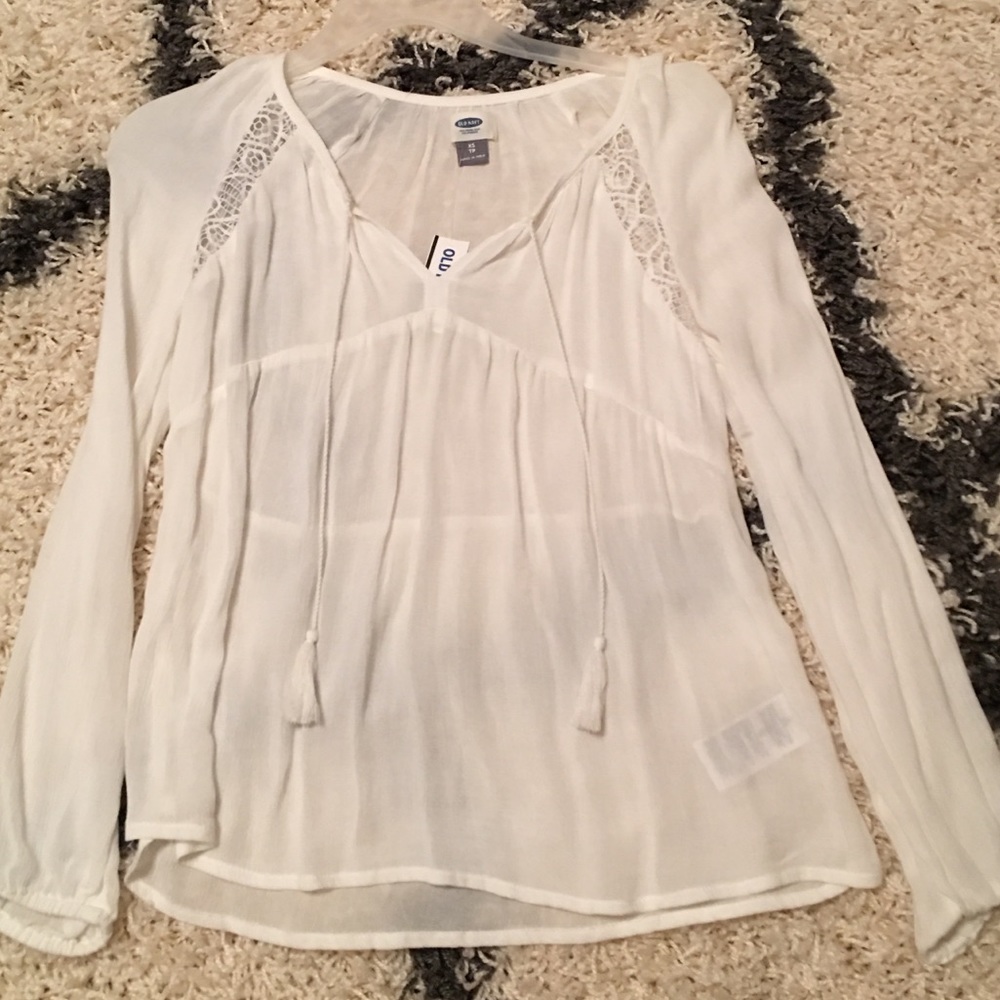 Old Navy top size XS, never worn!